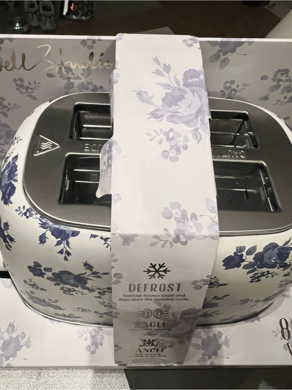NEW DwellStudio 2 Slice Toaster Blue Hydrangea Pattern 825 Watt.